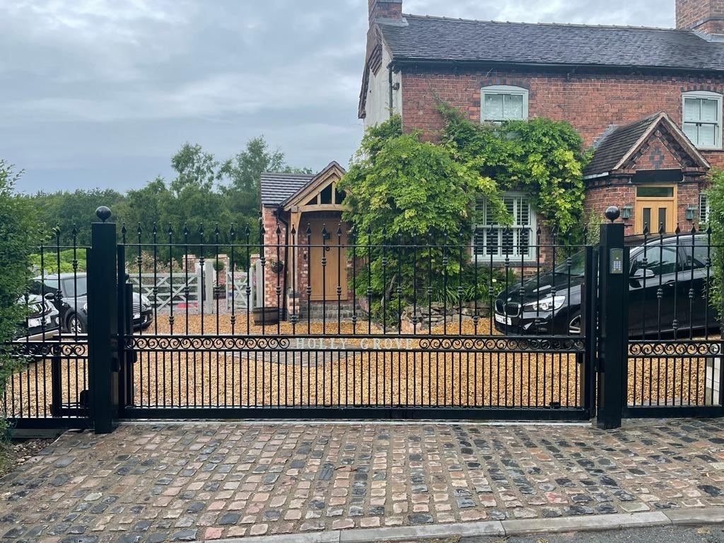 Holly Grove Gate